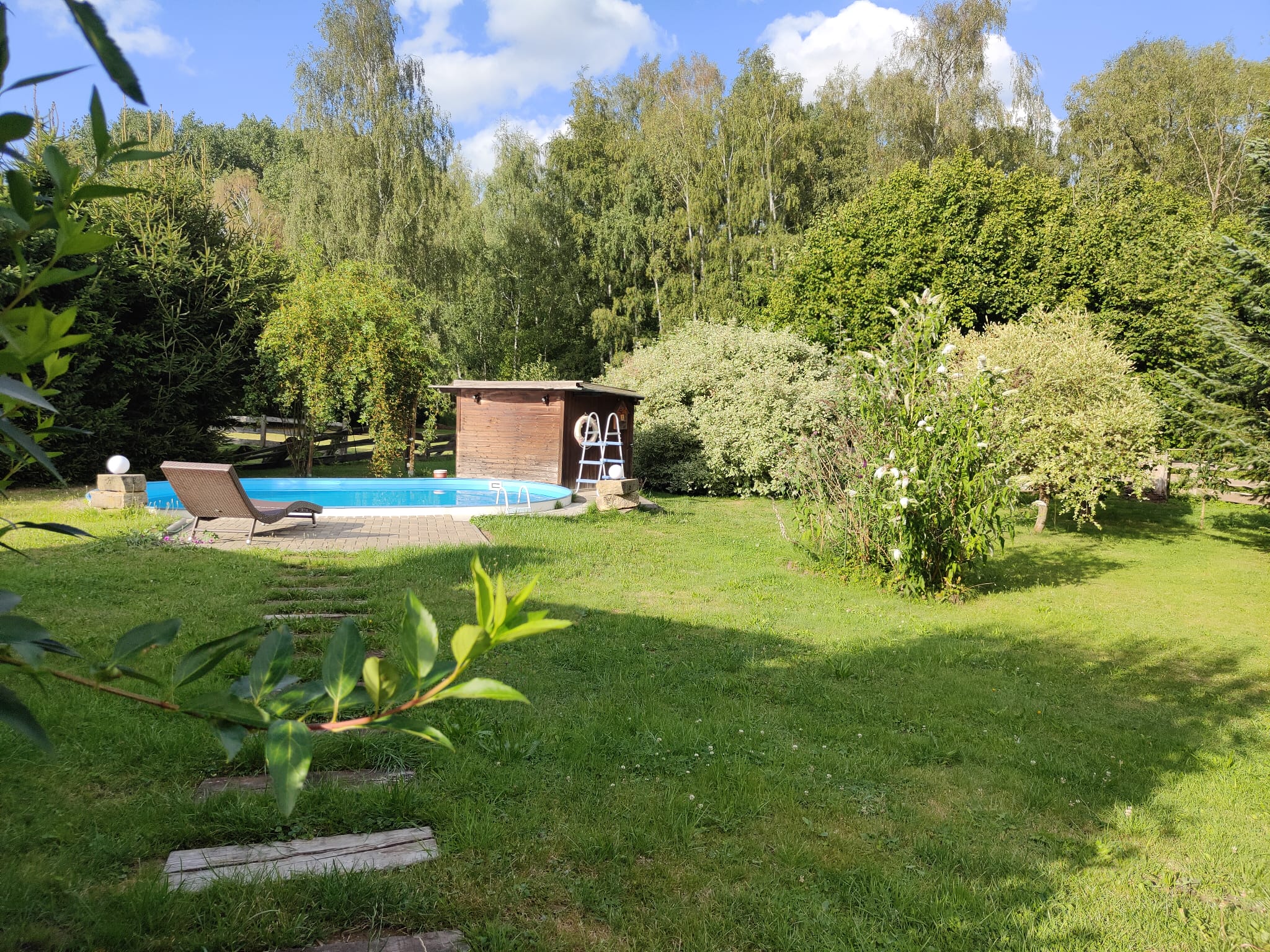 Garten mit Pool