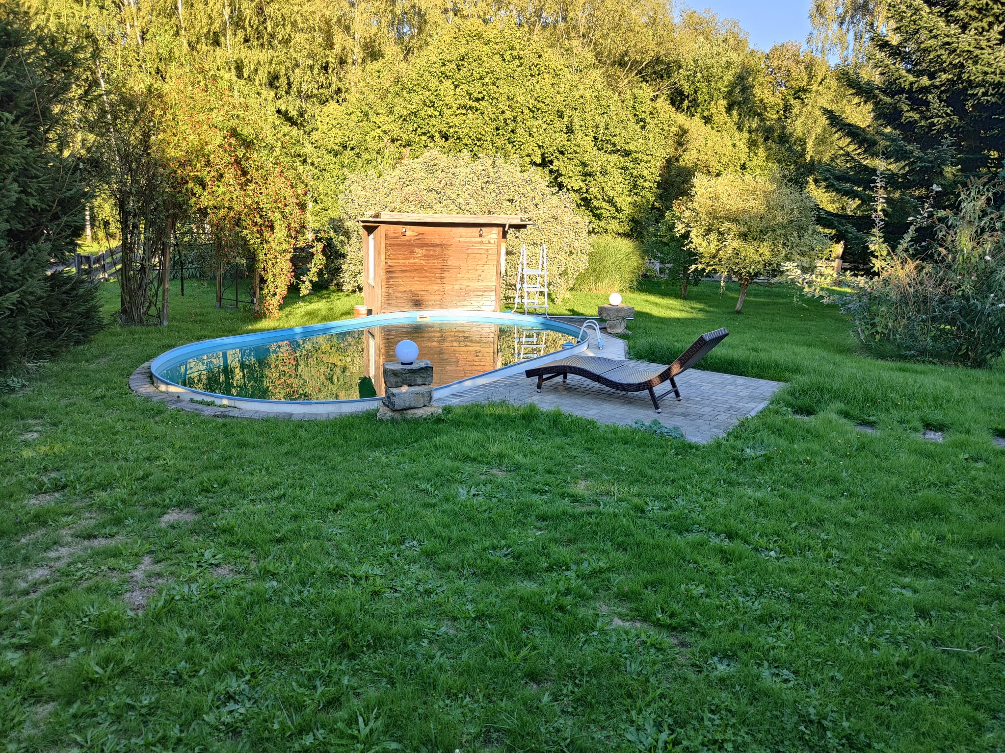Garten mit Pool